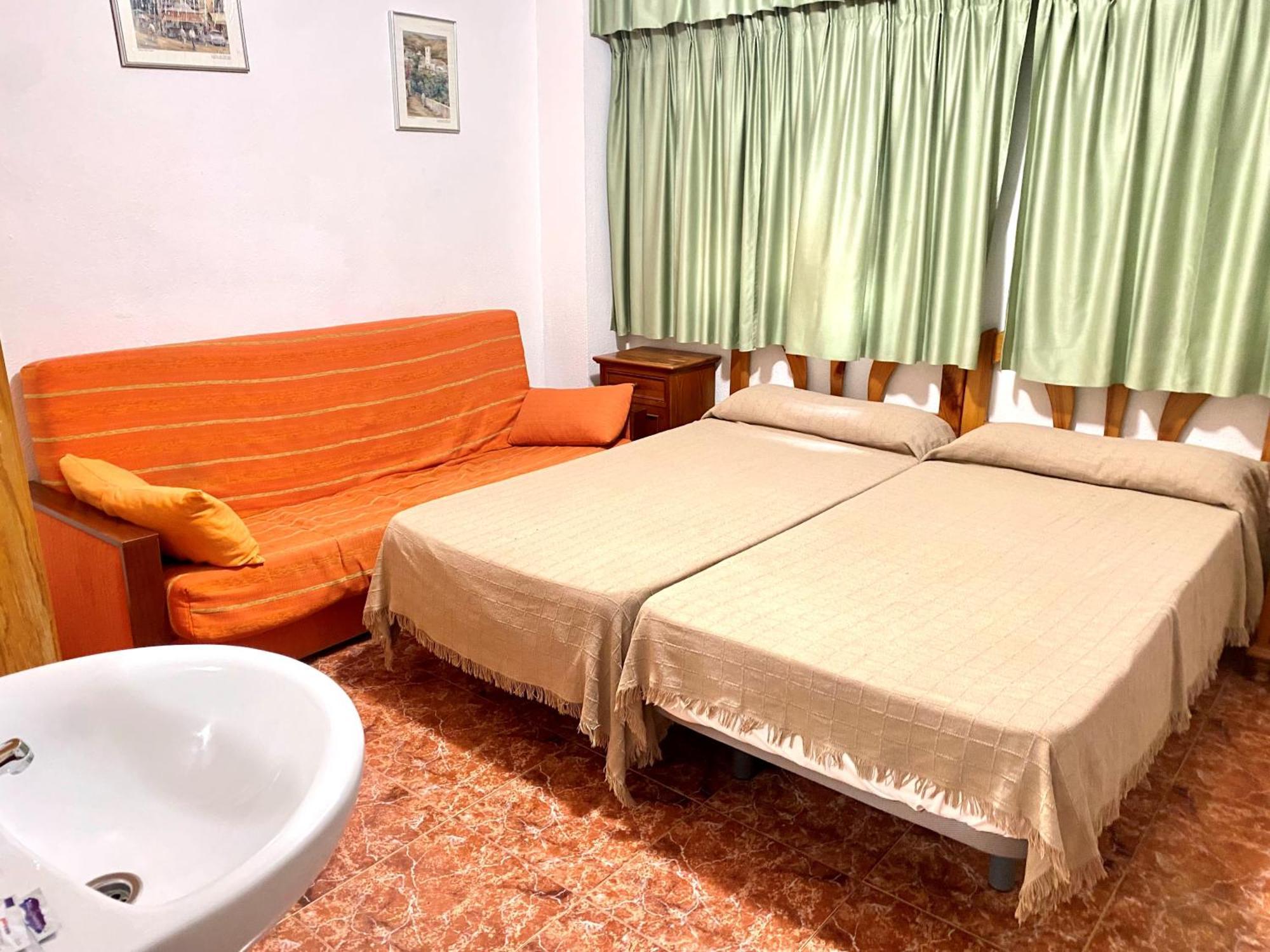 Pension Americano Almeria Exterior photo